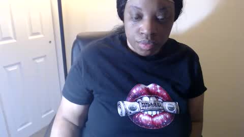 Snapshot of sexymona1218 chatting on April 28, 7:57 am SexyMona online show from April 28, 7:57 am