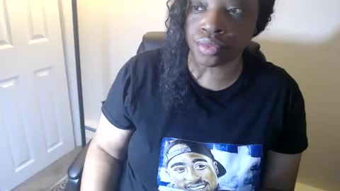 Snapshot of sexymona1218 chatting on May 11, 7:03 am SexyMona online show from May 11, 7:03 am