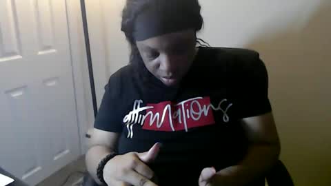 Snapshot of sexymona1218 chatting on May 19, 5:14 am SexyMona online show from May 19, 5:14 am
