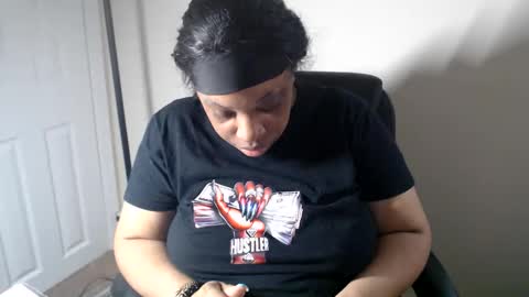 Snapshot of sexymona1218 chatting on May 23, 1:59 pm SexyMona online show from May 23, 1:59 pm