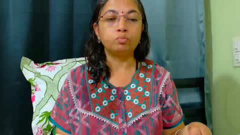Snapshot of sexyniharika chatting on September 29, 12:43 pm Niharika online show from September 29, 12:43 pm