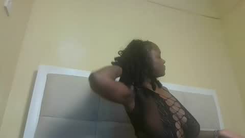 Snapshot of sexynina25 chatting on September 19, 6:37 am nina online show from September 19, 6:37 am