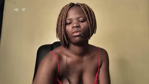 Snapshot of sexynina25 chatting on October 3, 3:36 am nina online show from October 3, 3:36 am