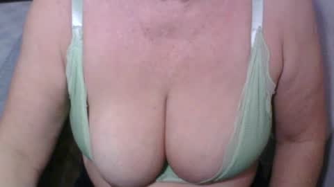 Snapshot of sexyoldwet chatting on June 21, 10:34 pm AnneSofia online show from June 21, 10:34 pm