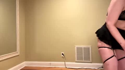 Snapshot of sexypiglet2728 chatting on December 21, 1:58 am Sexypiglet2728 online show from December 21, 1:58 am