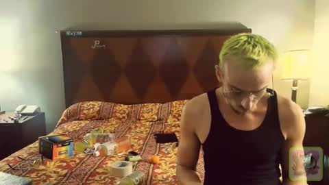 Snapshot of sexypossum chatting on April 18, 4:05 am Possum online show from April 18, 4:05 am