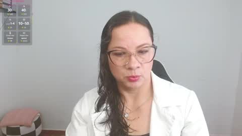 Snapshot of sexypsychologist chatting on June 4, 7:09 pm Sexy Psychologist online show from June 4, 7:09 pm