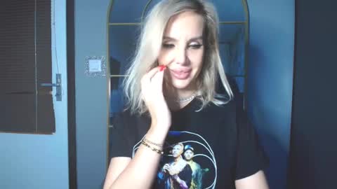 SexyQueenNina online show from March 3, 6:47 pm