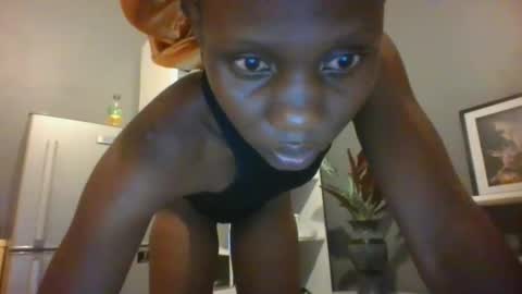 Snapshot of sexyquin1 chatting on February 19, 6:43 pm sexyquin1 online show from February 19, 6:43 pm