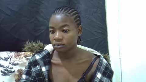 Snapshot of sexyshaz22 chatting on February 17, 2:52 am sexyshaz22 online show from February 17, 2:52 am