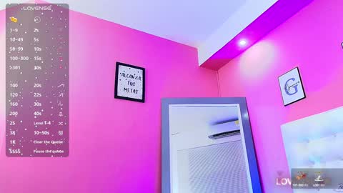 Snapshot of sexysister_ chatting on December 18, 3:11 pm Kendall online show from December 18, 3:11 pm