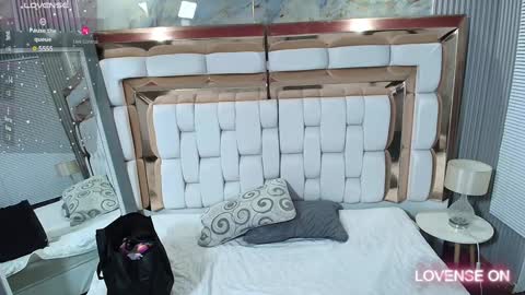 Snapshot of sexysister_ chatting on December 28, 12:03 pm Kendall online show from December 28, 12:03 pm