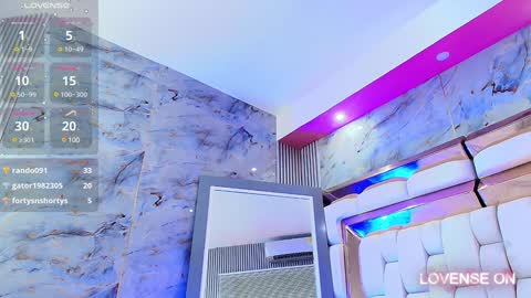 Snapshot of sexysister_ chatting on December 28, 3:04 pm Kendall online show from December 28, 3:04 pm