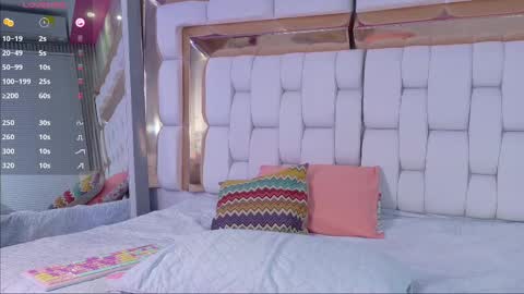 Snapshot of sexysister_ chatting on September 19, 12:39 pm Kendall online show from September 19, 12:39 pm