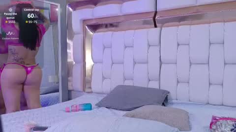 Snapshot of sexysister_ chatting on September 30, 12:21 pm Kendall online show from September 30, 12:21 pm