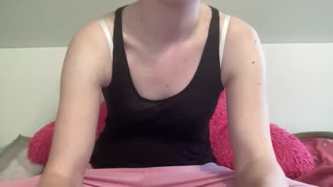 Snapshot of sexyskylar2016 chatting on June 8, 10:10 pm Sexy Skylar online show from June 8, 10:10 pm