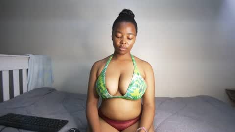 Snapshot of sexysoct chatting on June 12, 11:09 am sexysoct online show from June 12, 11:09 am
