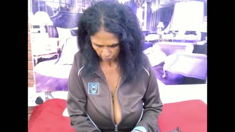 Snapshot of sexyva4u2luv chatting on June 19, 9:24 am sexyva4u2luv online show from June 19, 9:24 am