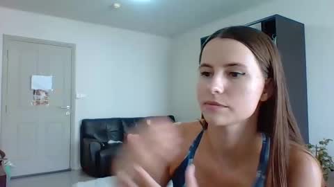 Snapshot of sexyviolettcat chatting on March 9, 2:15 am Victory online show from March 9, 2:15 am