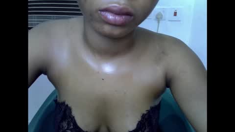 sexyxpeach online show from February 18, 11:44 pm