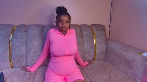 sexyyred_ online show from December 3, 4:06 pm