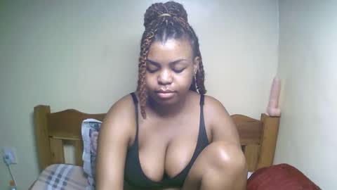 Snapshot of sexyyred_ chatting on April 4, 1:48 am sexyyred_ online show from April 4, 1:48 am