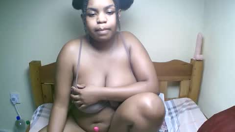Snapshot of sexyyred_ chatting on May 5, 4:26 pm sexyyred_ online show from May 5, 4:26 pm