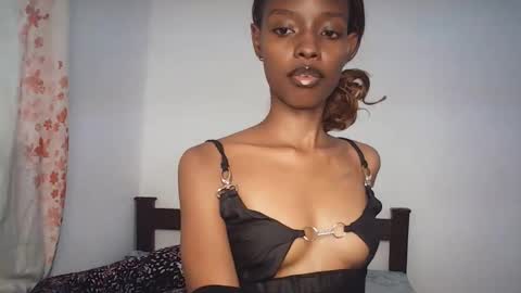sexyzuriel online show from February 18, 5:03 am