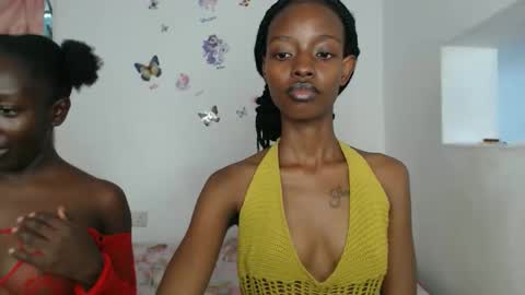 Snapshot of sexyzuriel chatting on April 20, 11:24 am sexyzuriel online show from April 20, 11:24 am