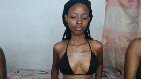 Snapshot of sexyzuriel chatting on April 23, 9:52 am sexyzuriel online show from April 23, 9:52 am