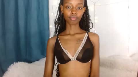 Snapshot of sexyzuriel chatting on June 3, 6:24 pm sexyzuriel online show from June 3, 6:24 pm