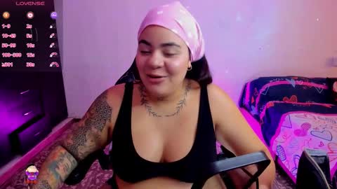 Snapshot of shaaroonhillss1 chatting on November 4, 6:07 pm sharoon online show from November 4, 6:07 pm