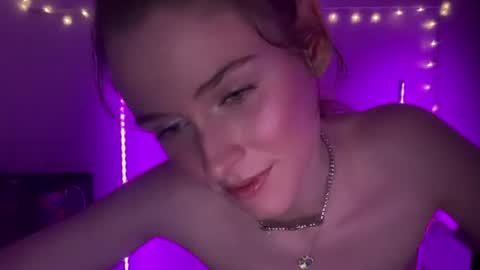 Snapshot of shadebabe chatting on July 17, 7:15 am shadebabe online show from July 17, 7:15 am