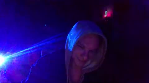 Snapshot of shades455 chatting on April 18, 12:47 am shades455 online show from April 18, 12:47 am