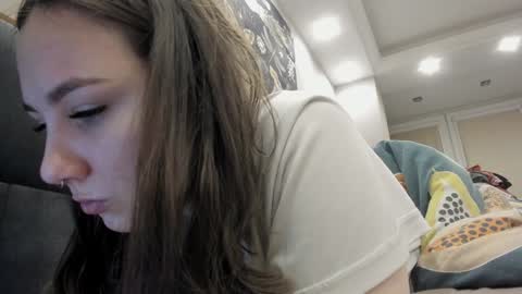 Snapshot of shadow_raffi chatting on December 14, 2:21 pm shadow_raffi online show from December 14, 2:21 pm