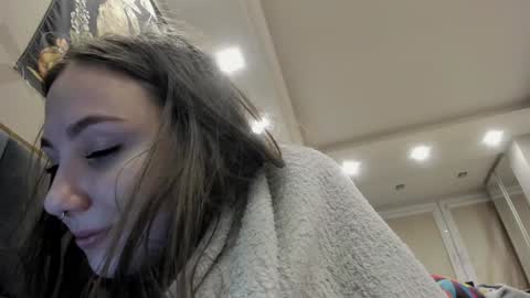 Snapshot of shadow_raffi chatting on December 18, 2:49 pm shadow_raffi online show from December 18, 2:49 pm