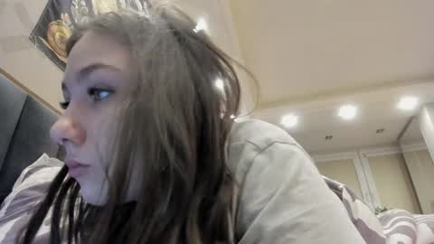 Snapshot of shadow_raffi chatting on January 12, 3:39 am shadow_raffi online show from January 12, 3:39 am