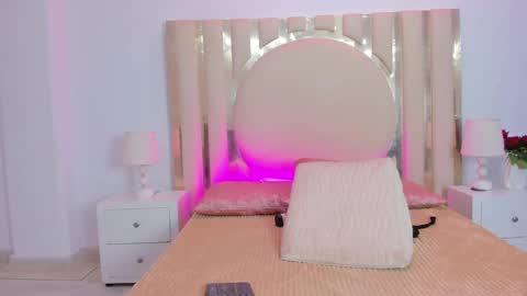 Snapshot of shainabonne chatting on December 17, 1:50 am Shaina online show from December 17, 1:50 am