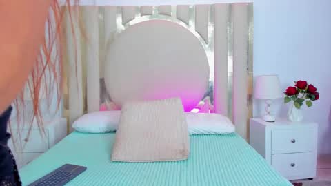 Snapshot of shainabonne chatting on January 29, 7:43 pm Shaina online show from January 29, 7:43 pm