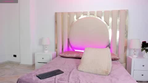 Snapshot of shainabonne chatting on February 13, 10:43 pm Shaina online show from February 13, 10:43 pm