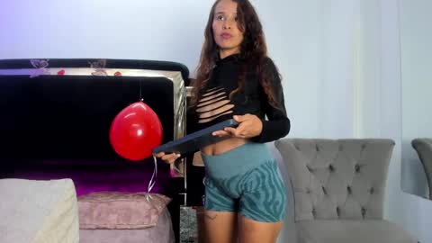 Snapshot of shainabonne chatting on February 14, 11:20 pm Shaina online show from February 14, 11:20 pm