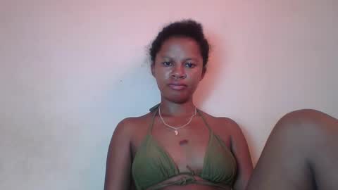 shainnah online show from November 18, 4:50 am