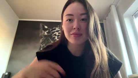 Snapshot of shakitaconnett chatting on November 16, 3:23 am Hana online show from November 16, 3:23 am