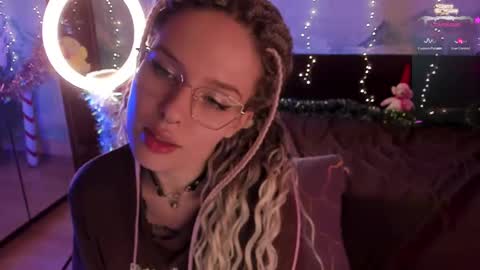 Snapshot of shameles_pussy chatting on December 28, 1:28 pm shameles_pussy online show from December 28, 1:28 pm