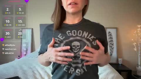 Shalynn online show from March 26, 6:13 pm