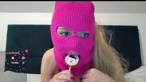 Snapshot of shamelesscouple2 chatting on December 4, 7:45 pm shamelesscouple2 online show from December 4, 7:45 pm