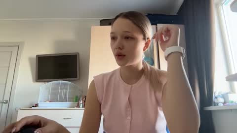 Snapshot of shanamihaly chatting on March 31, 2:24 am Christie online show from March 31, 2:24 am