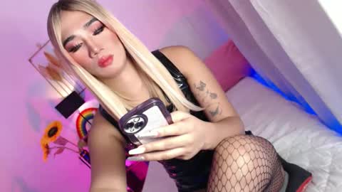 Snapshot of shane_hugexx chatting on April 30, 2:40 am MISS SHANE online show from April 30, 2:40 am