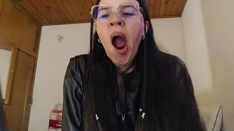 Snapshot of shanel_lozano chatting on June 20, 5:05 pm shanel_lozano online show from June 20, 5:05 pm