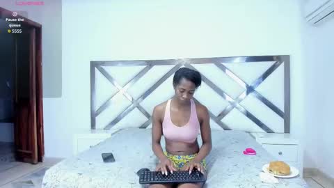 Snapshot of shanelle__ chatting on November 10, 1:10 pm S H A N E L L E online show from November 10, 1:10 pm
